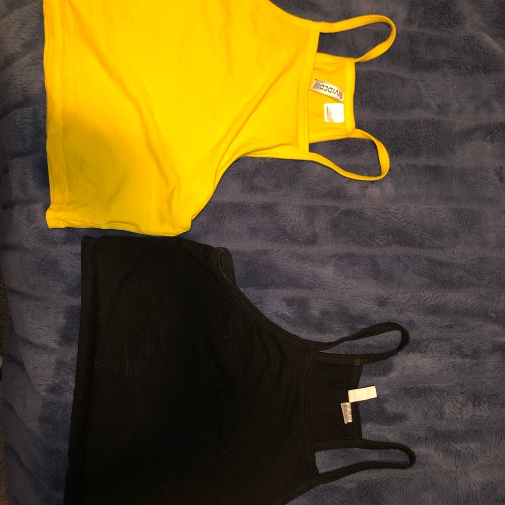 🌟2 tank tops for the price of 1🌟